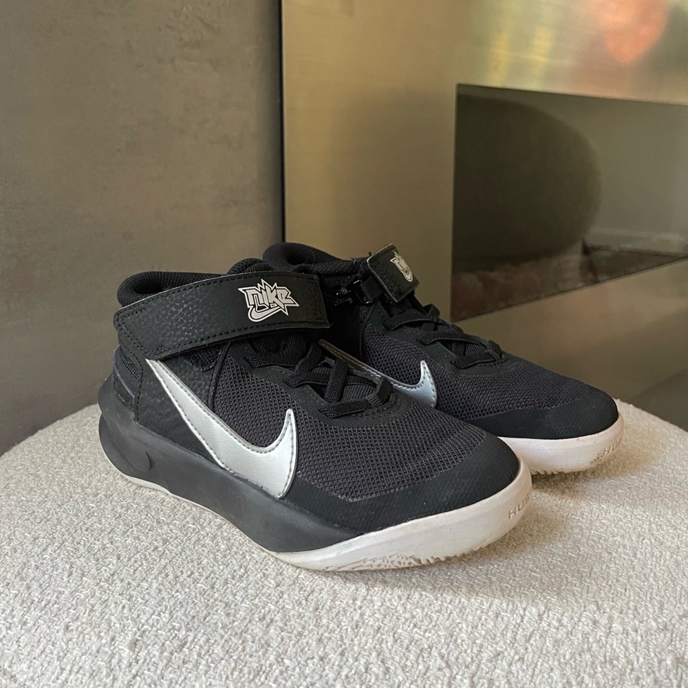 Kid's Nike Team Hustle D10 FlyEase PS